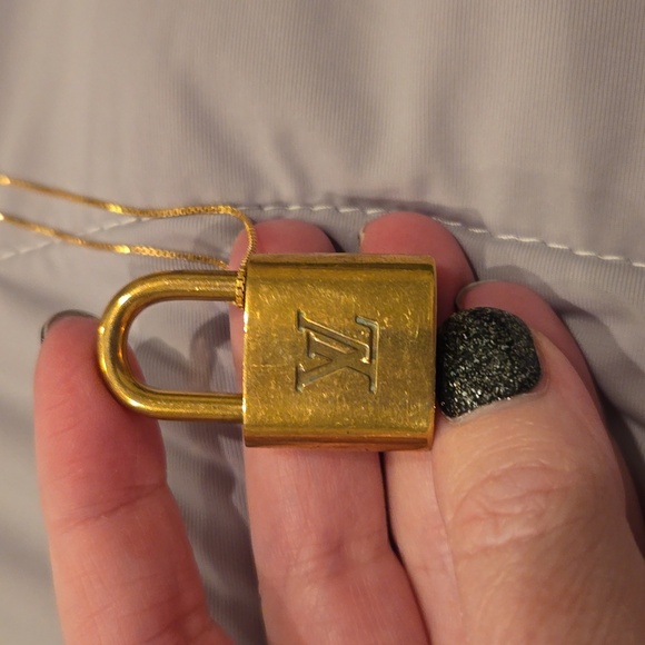 LV lock no key on 32" sterling silver goldtone plated chain lock #308 - Picture 2 of 7